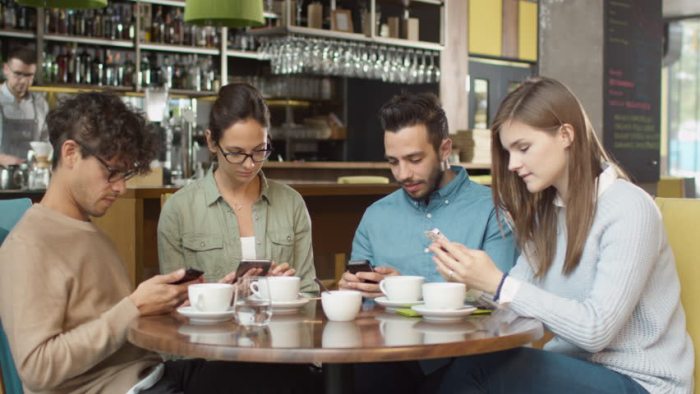 Smartphone sebagai penghambat interaksi tatap muka yang berkualitas