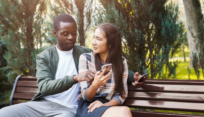 Efek smartphone terhadap tingkat kepuasan hubungan romantis