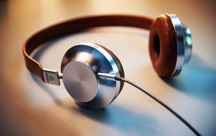 Inovasi teknologi audio pada televisi dari mono hingga surround sound