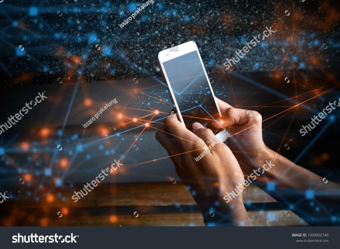 Peran smartphone dalam membentuk komunitas online dan offline