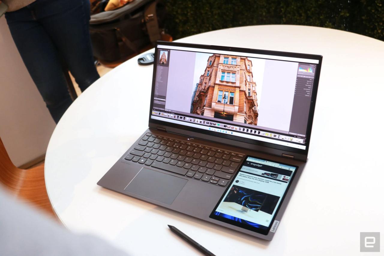 Kapan laptop layar lipat 17 inch akan dirilis tahun 2025